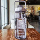 Instinct Blue – Botella Agua 2L con Pajita | Marcador de Tiempo | Deporte y Outdoor